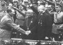 O-papa-e-o-nazista-aperto-de-lacos O-papa-e-o-nazista-aperto-de-lacos