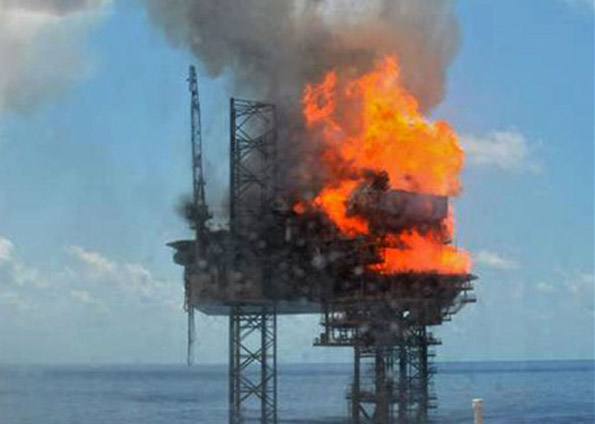 plataforma petroleo  incendio