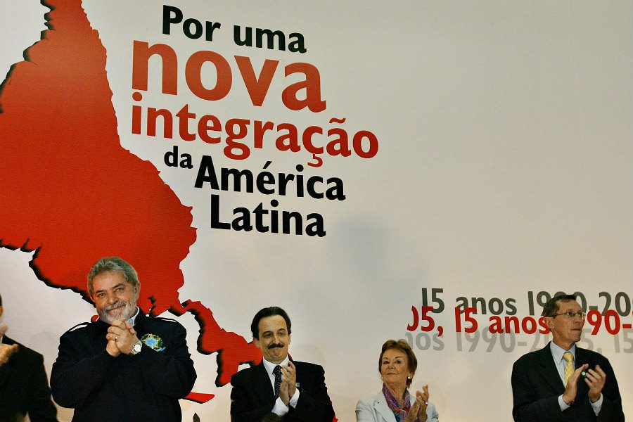 O Foro de São Paulo foi fundado pro Luis Inácio Lula da Silva e Fidel Castro em 1990