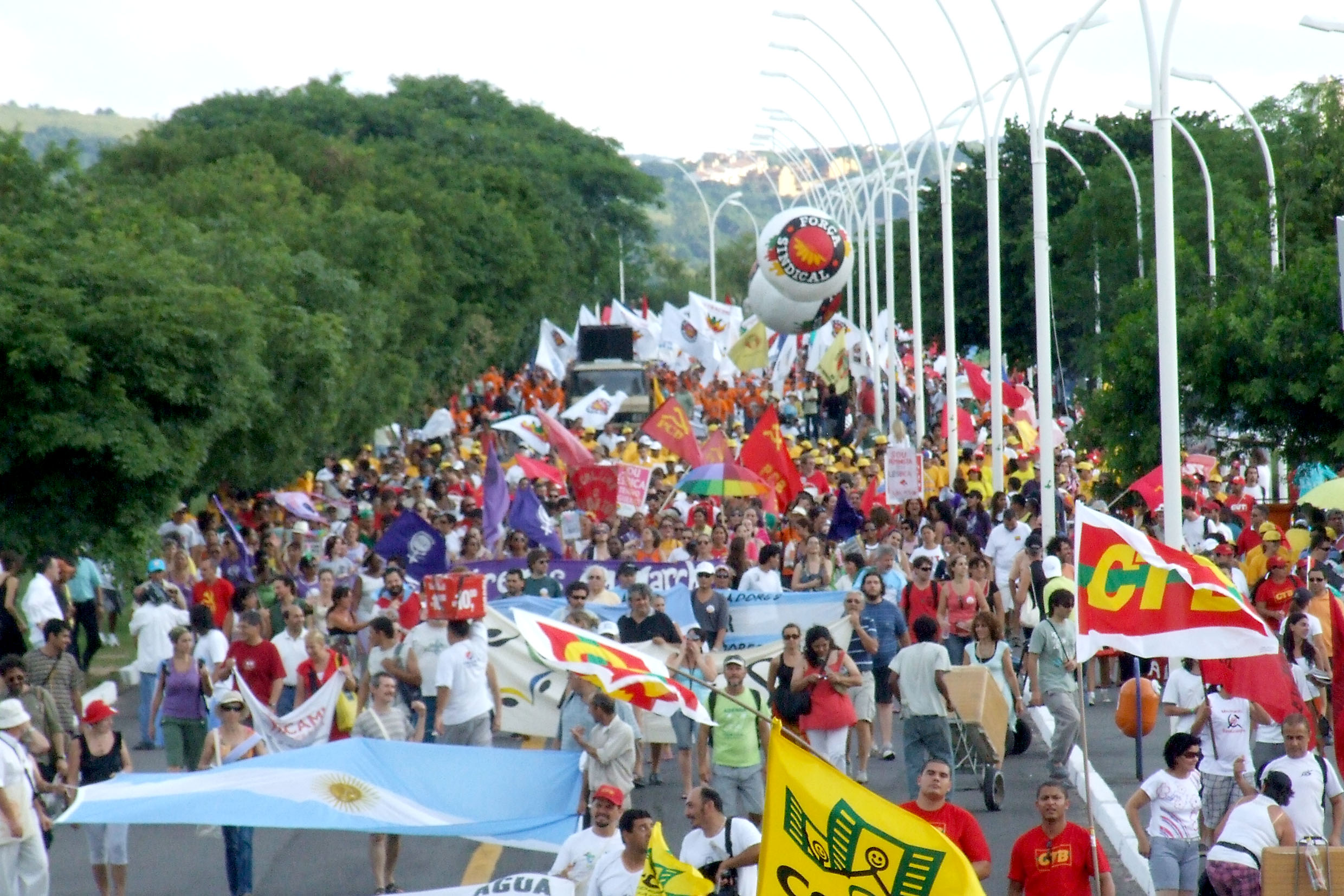 Marcha-de-abertura-do-Fórum-Social-Mundial-2010-em-Porto-Alegre.