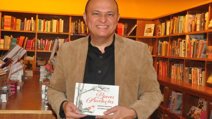 Marcos Mairton é Cearense de Fortaleza, iniciou sua carreira na literatura escrevendo cordéis e depois passando para outros estilos, como contos e crônicas.