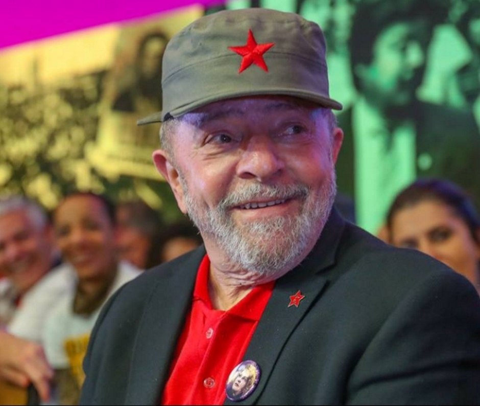 Condenado em dois processos e respondendo acusações em outros três ou quatro, Lula está passando algumas semanas em Cuba a expensas da sociedade brasileira...