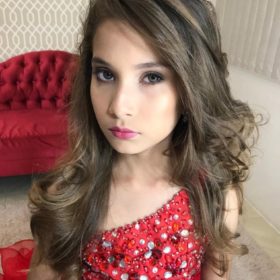 A entrevistada da Série Personalidades é a Miss Rio Grande do Sul Mundo Infantil 2019/2020 Manuelli Do Canto, filha de Maria Inês Oliveira Do Canto. Nasceu...