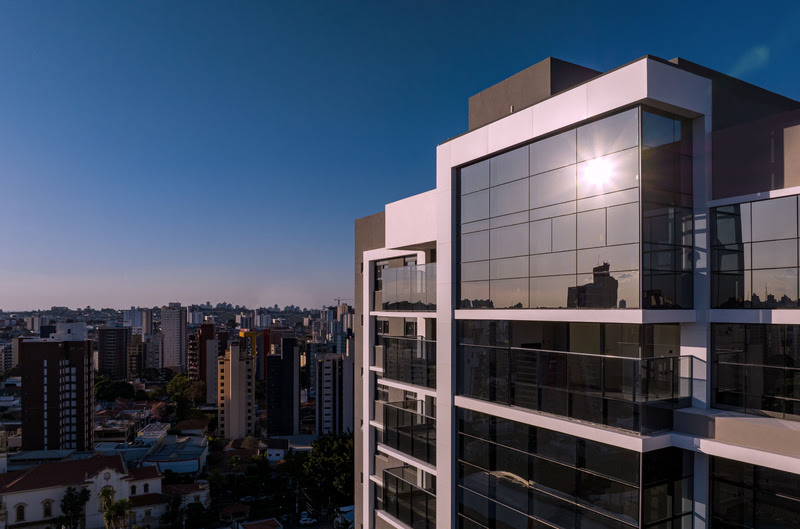 O Cambuí nunca mais será o mesmo! O Vitra, primeira torre de apartamentos da Construtora Plaenge em Campinas, tornou a Rua Maria Monteiro ainda mais charmosa...