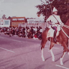 Cavalaria - Eles se conhecem pelo brilho no olho e o andar carrega o resultado dos combates de uma ancestralidade. Na memória de dias passados com GLÓRIA, somente os que...