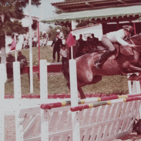 Cavalaria - Eles se conhecem pelo brilho no olho e o andar carrega o resultado dos combates de uma ancestralidade. Na memória de dias passados com GLÓRIA, somente os que...