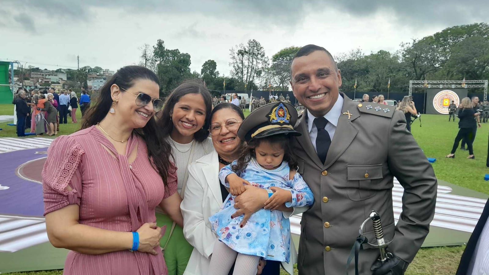 Capitão PM Fabiano Rocha: Trajetória de Honra e Dedicação na Brigada Militar do Rio Grande do Sul 2 O Capitão PM Fabiano Bastos da Rocha, oficial da Brigada Militar do Rio Grande do Sul, representa uma história de superação, disciplina e compromisso com a...