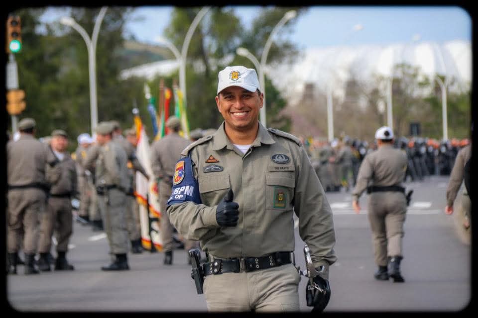 Capitão PM Fabiano Rocha: Trajetória de Honra e Dedicação na Brigada Militar do Rio Grande do Sul 1 O Capitão PM Fabiano Bastos da Rocha, oficial da Brigada Militar do Rio Grande do Sul, representa uma história de superação, disciplina e compromisso com a...