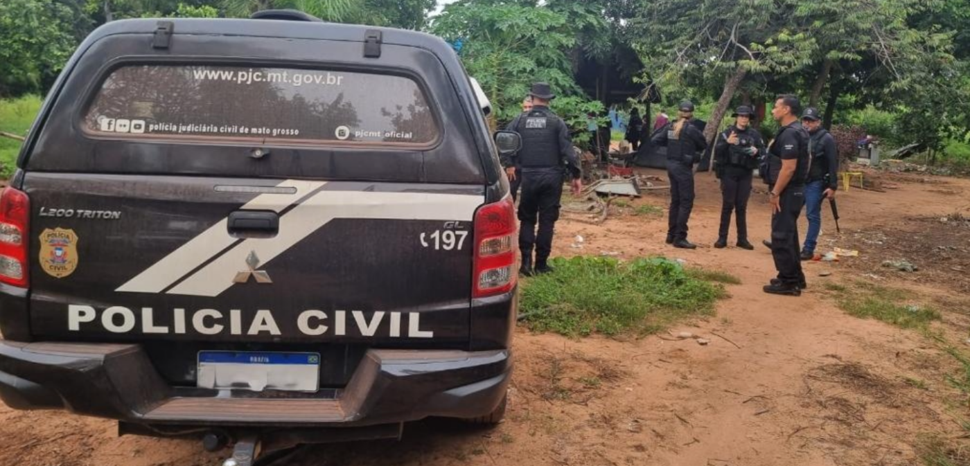 A Polícia Civil de Mato Grosso desarticulou, em 13 de março de 2026, um centro clandestino de treinamento armado mantido pela facção Comando Vermelho (CV)...