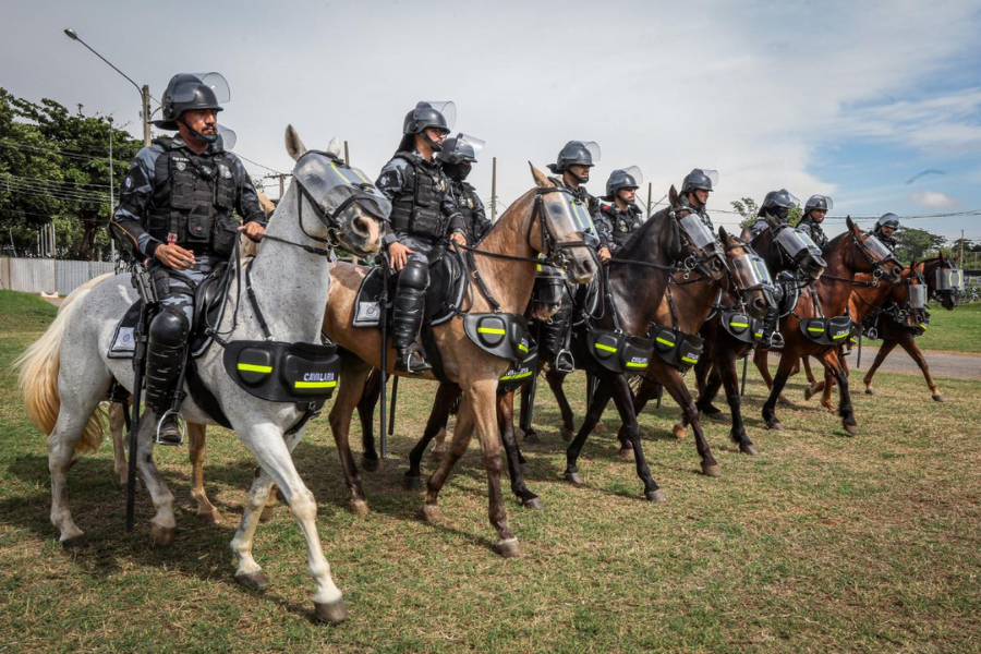 Você conhece o Exército Brasileiro? 3 O Exército Brasileiro é muito mais do que uma instituição de defesa; é um dos pilares mais sólidos sobre os quais se ergue a soberania da nação. Com presença...