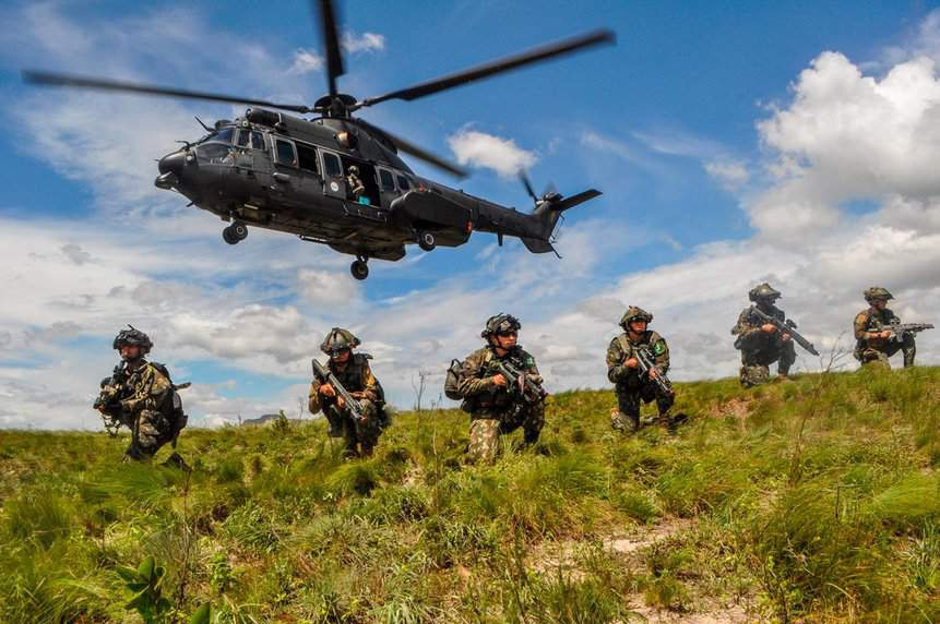 Você conhece o Exército Brasileiro? 2 O Exército Brasileiro é muito mais do que uma instituição de defesa; é um dos pilares mais sólidos sobre os quais se ergue a soberania da nação. Com presença...