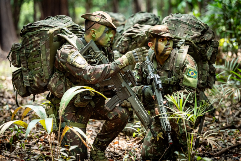 Você conhece o Exército Brasileiro? 11 O Exército Brasileiro é muito mais do que uma instituição de defesa; é um dos pilares mais sólidos sobre os quais se ergue a soberania da nação. Com presença...