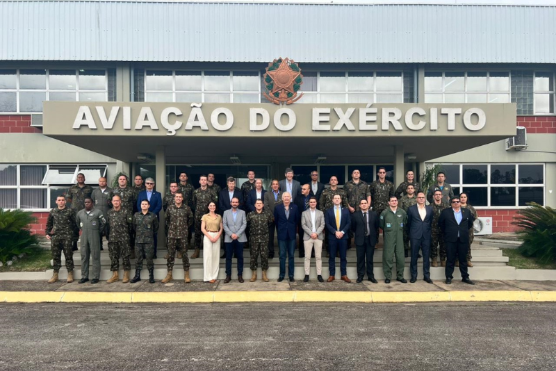 Você conhece o Exército Brasileiro? 18 O Exército Brasileiro é muito mais do que uma instituição de defesa; é um dos pilares mais sólidos sobre os quais se ergue a soberania da nação. Com presença...