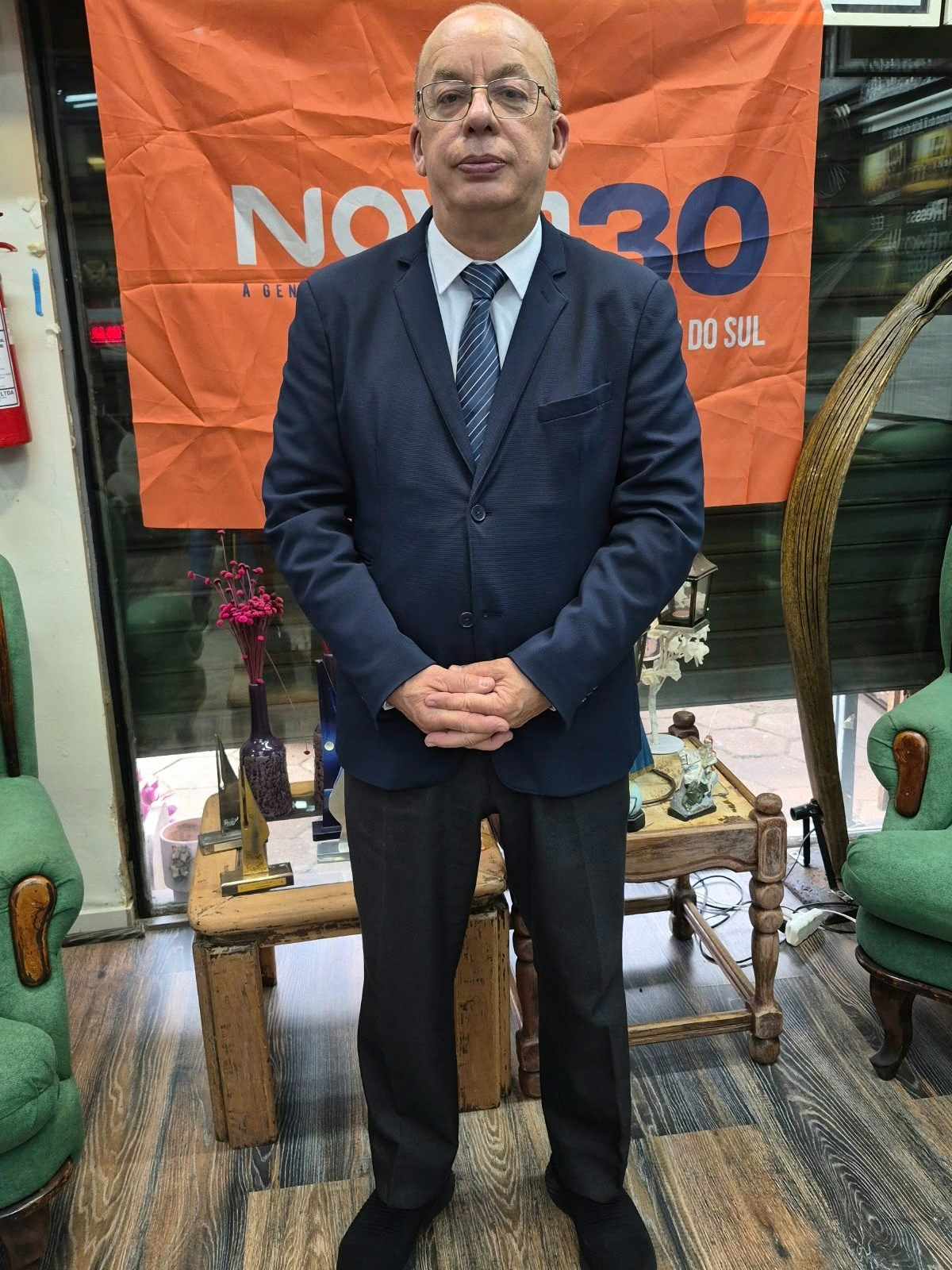 Marco Santos, Foco em Liderança e Visão de Estado 10 Marco Santos é pesquisador, articulista e analista de temas relacionados à democracia, direitos fundamentais, segurança pública e política institucional