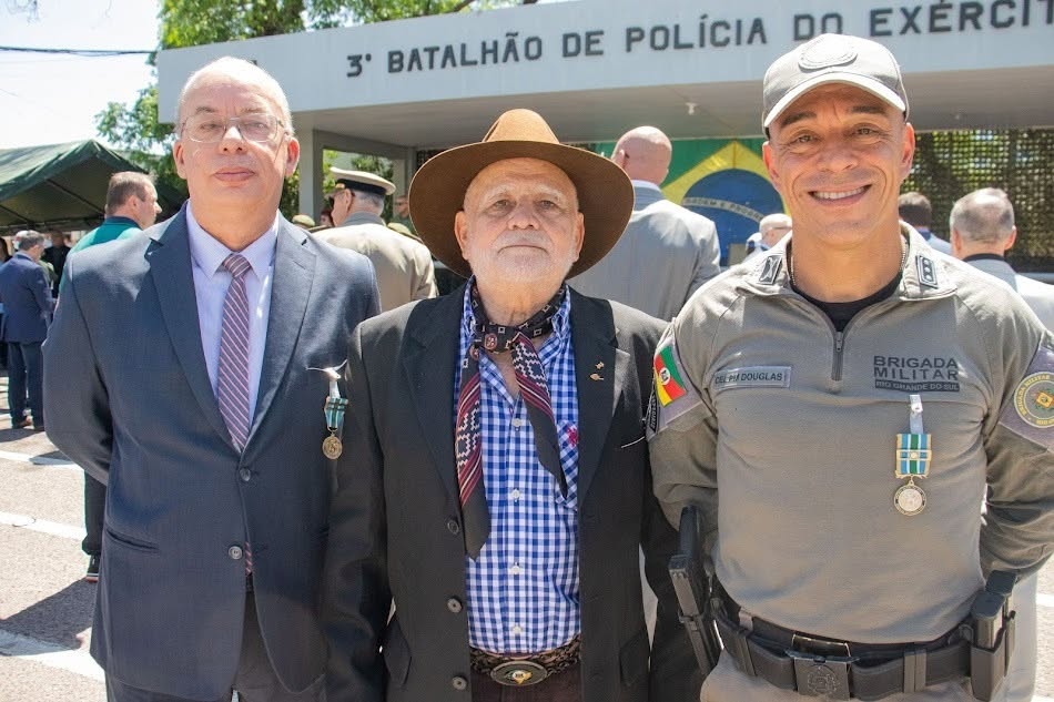 Marco Santos, Foco em Liderança e Visão de Estado 13 Marco Santos é pesquisador, articulista e analista de temas relacionados à democracia, direitos fundamentais, segurança pública e política institucional